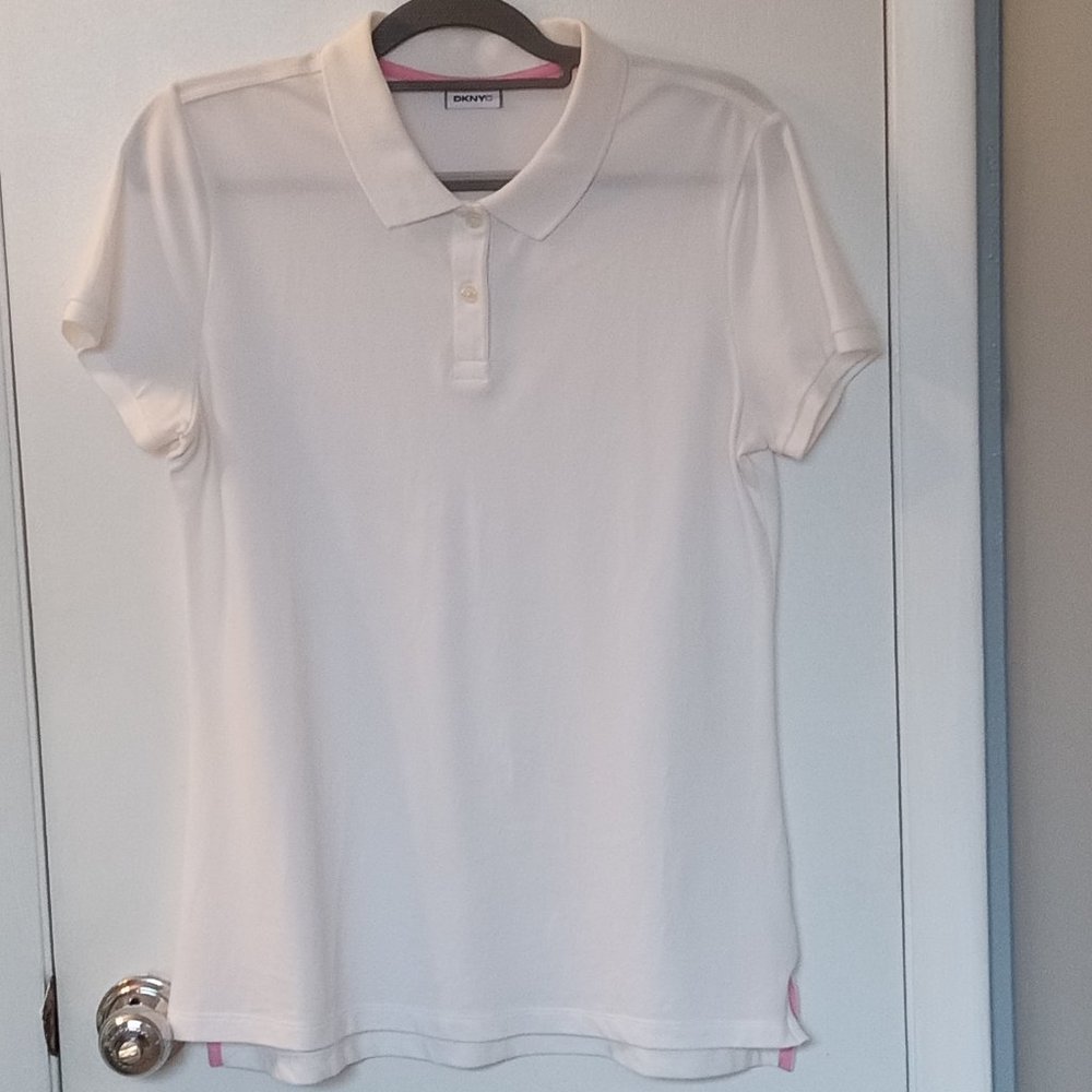 DKNYC Woman's white short sleeve top Medium, but Read measurements to be sure